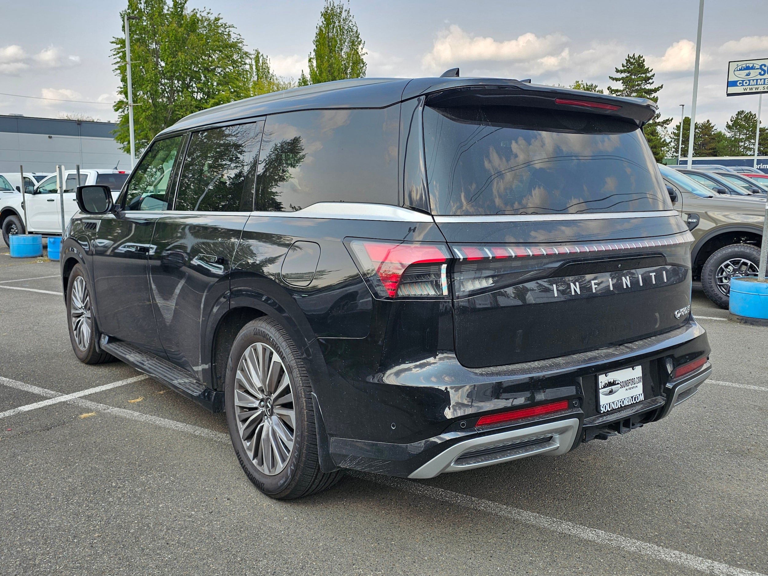 Used 2025 INFINITI QX80 Sensory AWD/4WD image 7