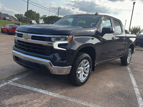 Used 2023 Chevrolet Silverado 1500 LT AWD/4WD image 6