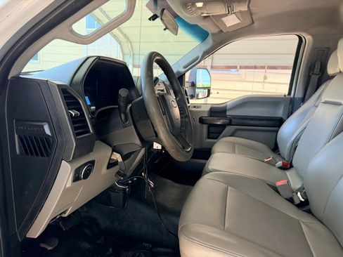 Used 2019 Ford F550 2WD Regular Cab Super Duty image 13