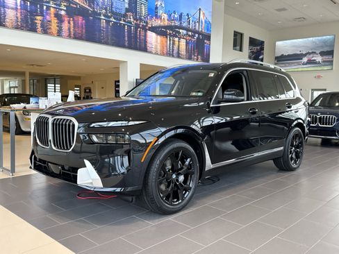 New 2026 BMW X7 xDrive40i w/ Premium Package AWD/4WD image 1