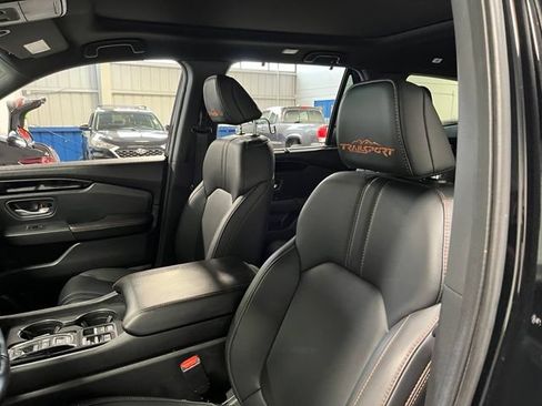 Used 2025 Honda Pilot TrailSport image 23