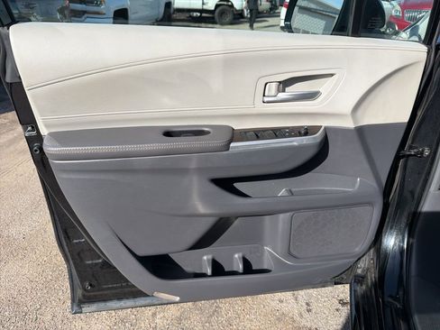 Used 2024 Toyota Sienna XLE image 11