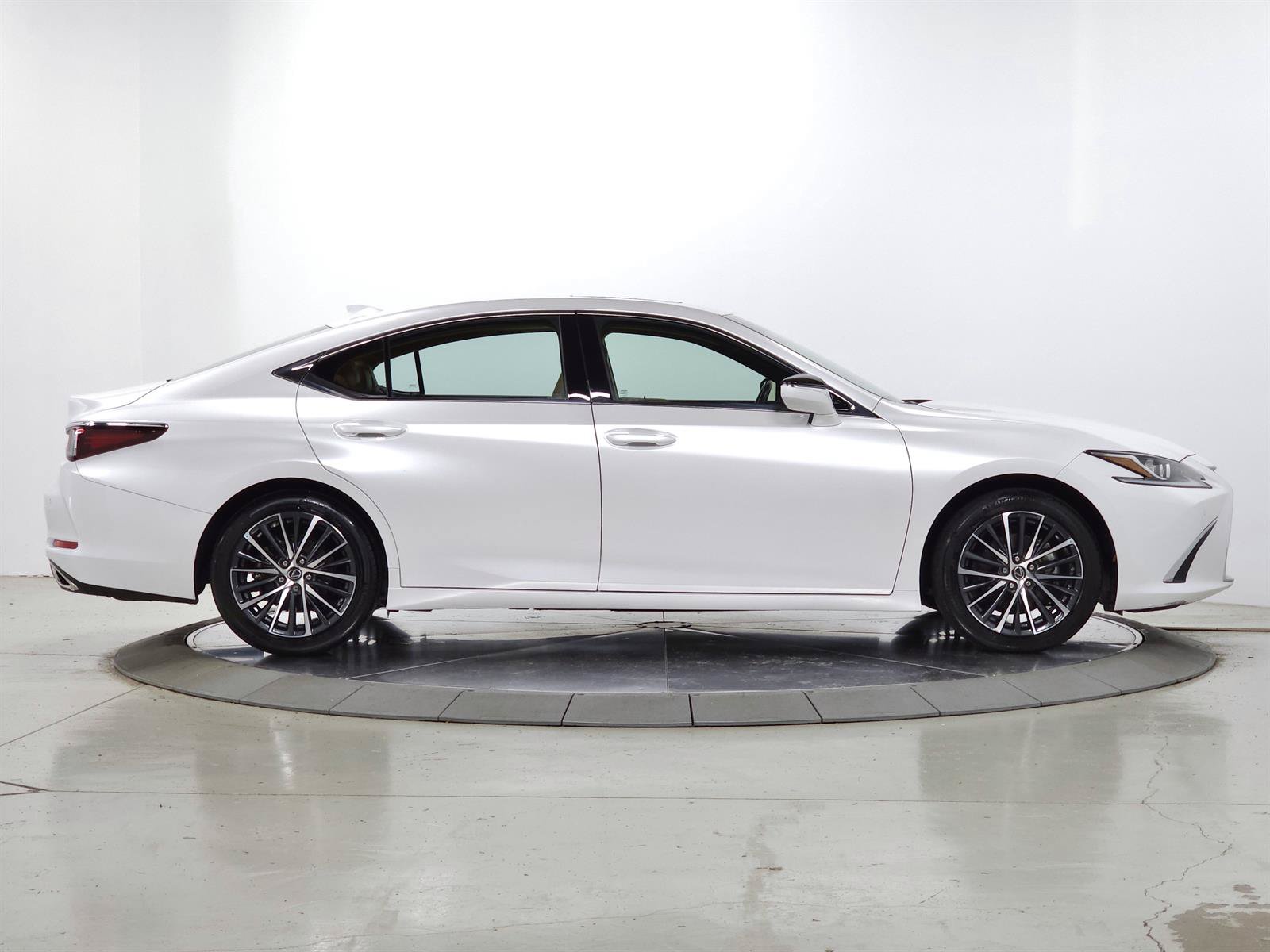 Certified 2024 Lexus ES 350 w/ Premium Package FWD image 11