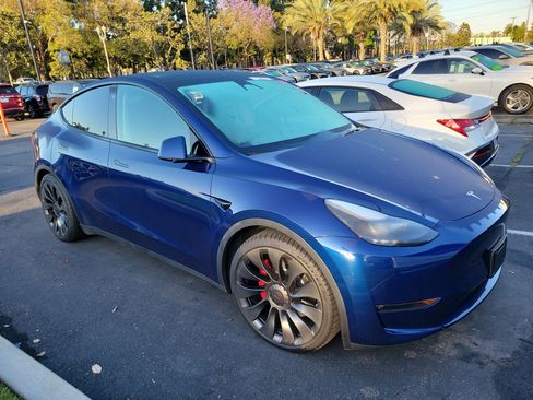 Used 2023 Tesla Model Y Performance image 2