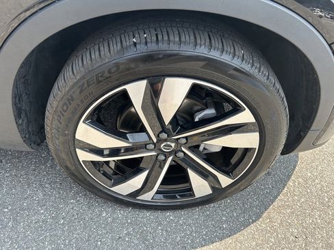 Certified 2025 Volvo XC40 B5 Plus image 9