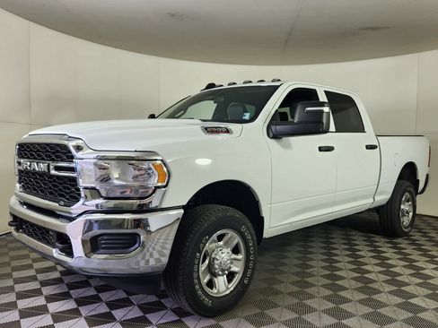 Used 2024 RAM 2500 Tradesman w/ Chrome Appearance Group AWD/4WD image 3