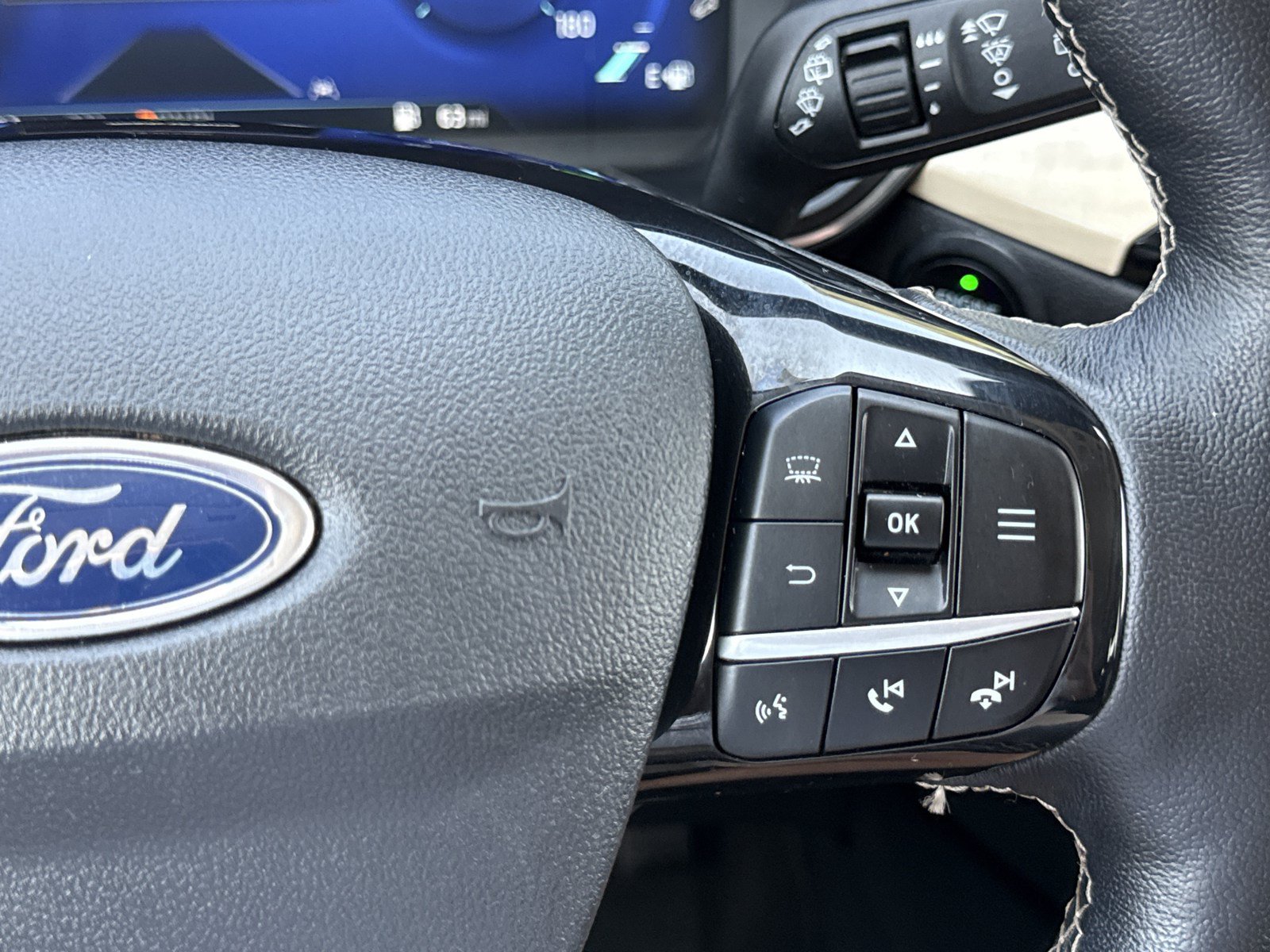 Used 2021 Ford Escape Titanium w/ Titanium Elite Package AWD/4WD image 24