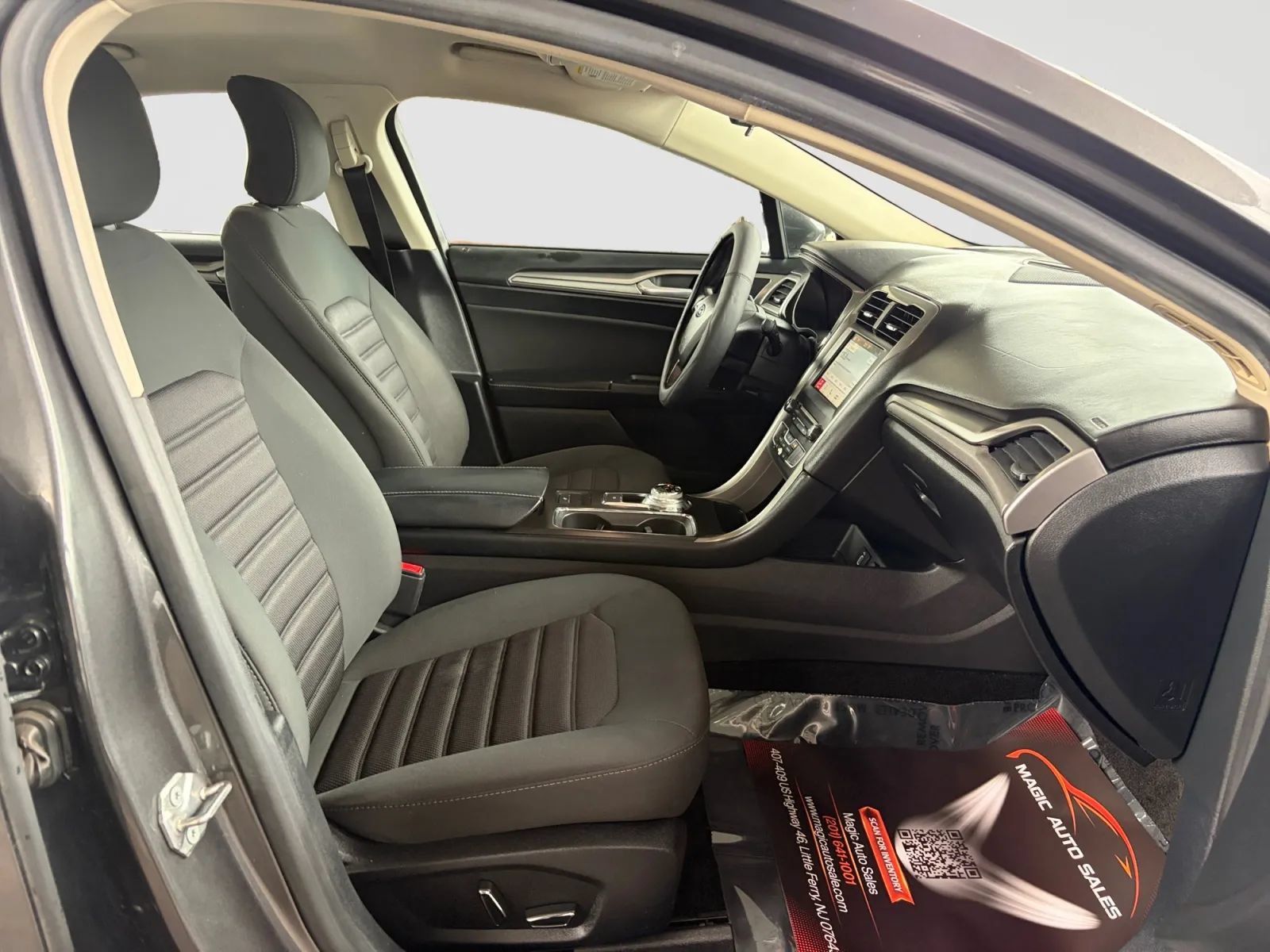 Used 2018 Ford Fusion SE w/ Fusion SE Technology Package FWD image 20