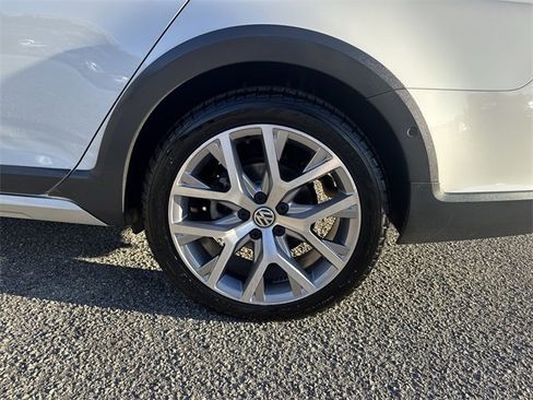 Used 2018 Volkswagen Golf Alltrack SEL image 33