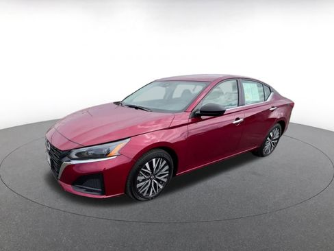 Used 2025 Nissan Altima 2.5 SV FWD image 8