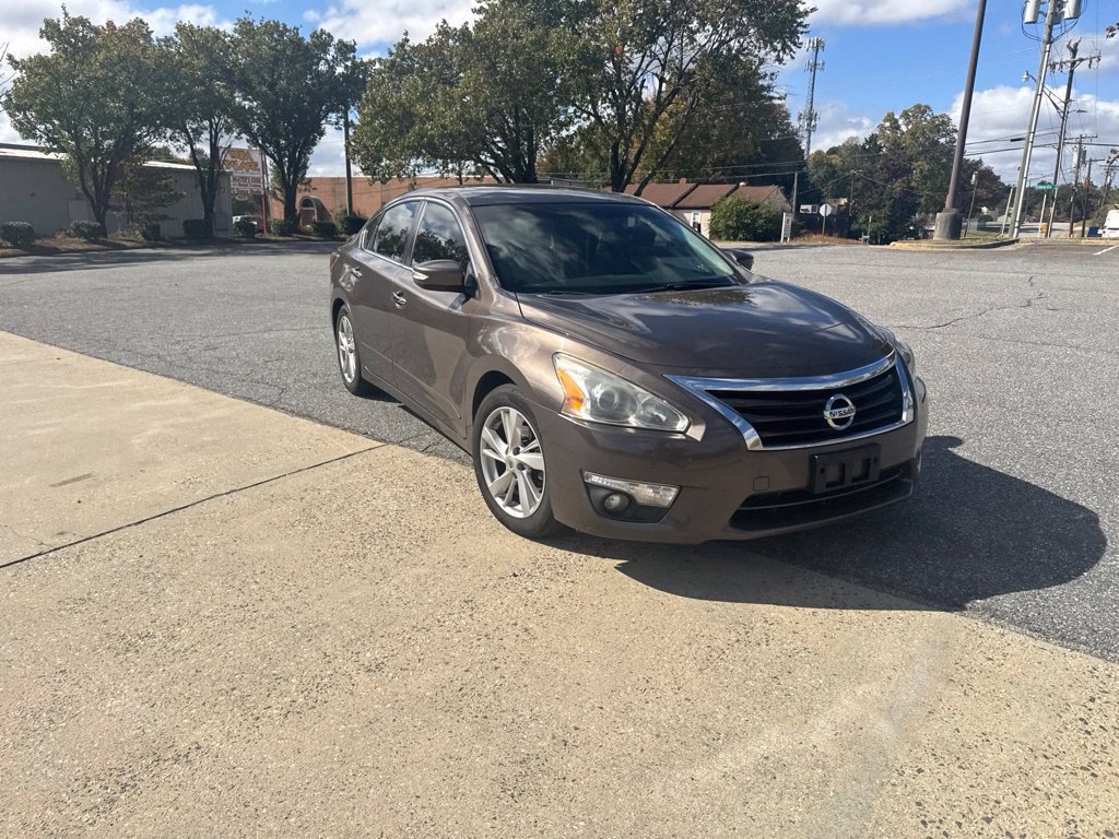 Used 2014 Nissan Altima 2.5 SL w/ Moonroof Package FWD image 7
