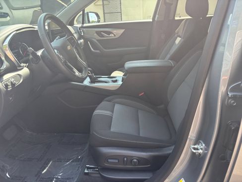 Used 2025 Chevrolet Blazer LT FWD image 18