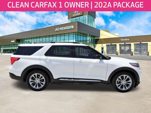 Used 2022 Ford Explorer XLT w/ Equipment Group 202A RWD image 4