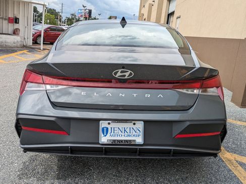 New 2026 Hyundai Elantra SE FWD image 7