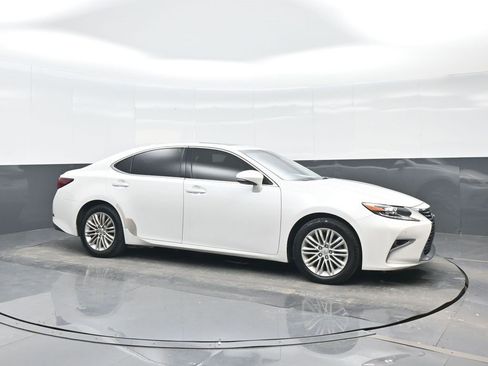 Used 2016 Lexus ES 350 w/ Premium Package w/Wood Trim image 8