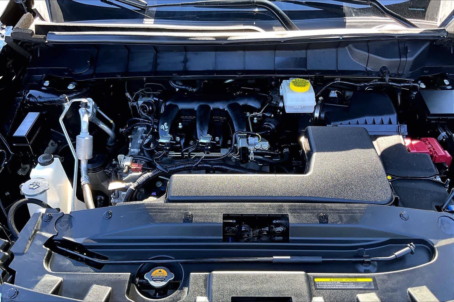 Used 2025 Nissan Pathfinder SL AWD/4WD image 32