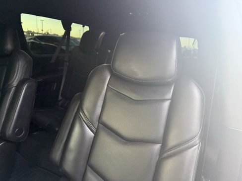 Used 2018 Cadillac Escalade ESV Platinum image 30