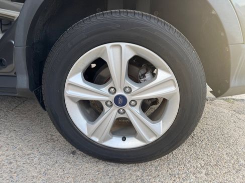 Used 2015 Ford Escape SE FWD image 18