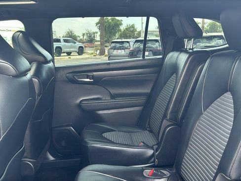 Used 2023 Toyota Highlander XSE FWD image 31