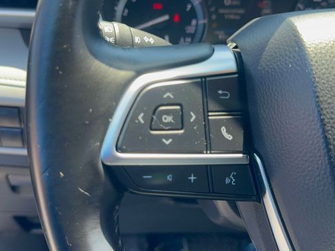 Used 2021 Toyota Highlander XLE AWD/4WD image 18