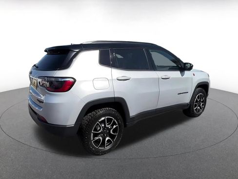 Used 2025 Jeep Compass Trailhawk AWD/4WD image 14