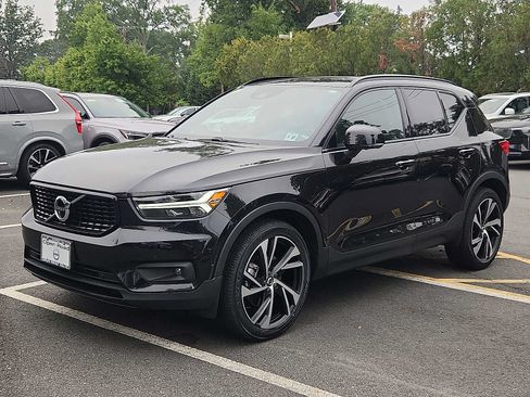 Certified 2022 Volvo XC40 T5 R-Design w/ Advanced Package AWD/4WD image 3