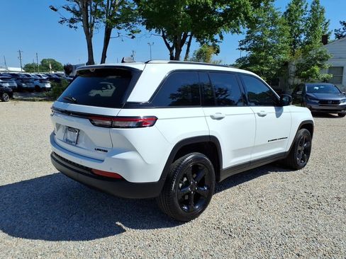 Used 2025 Jeep Grand Cherokee Limited w/ Luxury Tech Group II AWD/4WD image 7