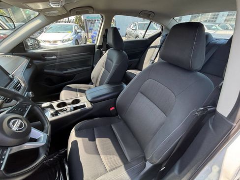Used 2025 Nissan Altima 2.5 SV FWD image 41