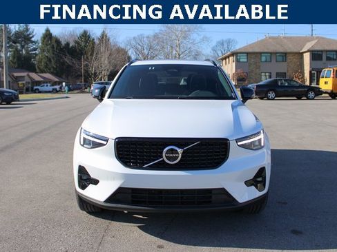 Used 2025 Volvo XC40 B5 Plus image 3