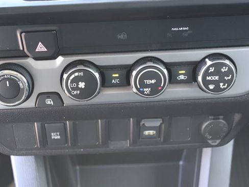 Used 2020 Toyota Tacoma SR w/ SX Package AWD/4WD image 14