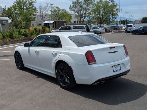 Used 2023 Chrysler 300 Touring L w/ Safetytec Plus Group RWD image 9