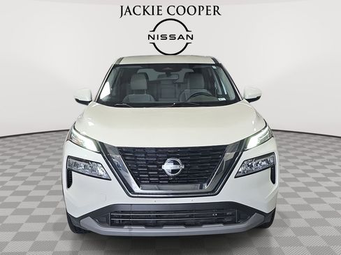 Used 2022 Nissan Rogue SV FWD image 2
