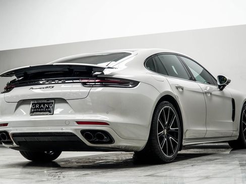 Used 2020 Porsche Panamera GTS image 12