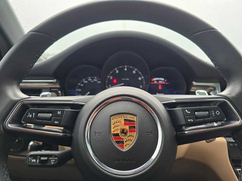 Used 2025 Porsche Macan AWD/4WD image 30