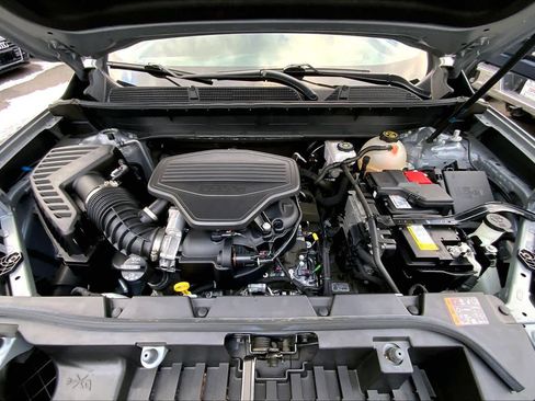 Used 2023 GMC Acadia AT4 w/ Technology Package image 27