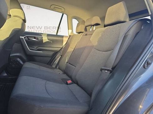 Used 2021 Toyota RAV4 XLE image 13