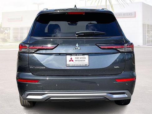 New 2026 Mitsubishi Outlander SEL image 4