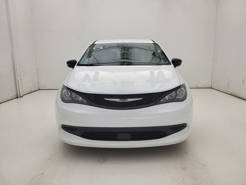 Used 2024 Chrysler Voyager LX FWD image 21