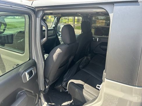 Used 2022 Jeep Gladiator Sport AWD/4WD image 8