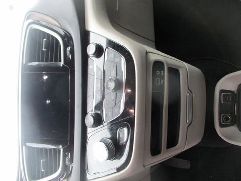 Used 2017 Chrysler Pacifica Touring-L image 12