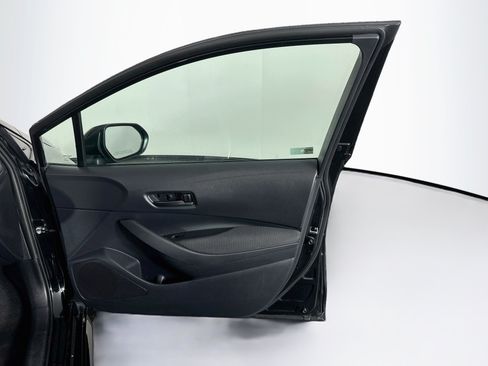 Used 2025 Toyota Corolla LE FWD image 30