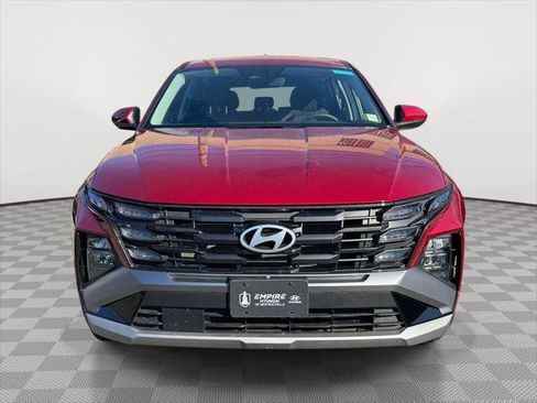 Certified 2025 Hyundai Tucson SE image 2