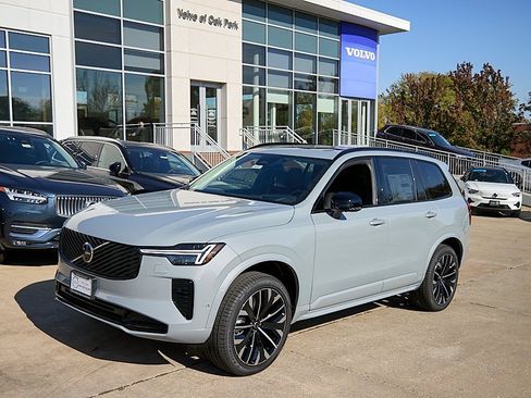 New 2026 Volvo XC90 B6 Ultra w/ Protection Package image 6