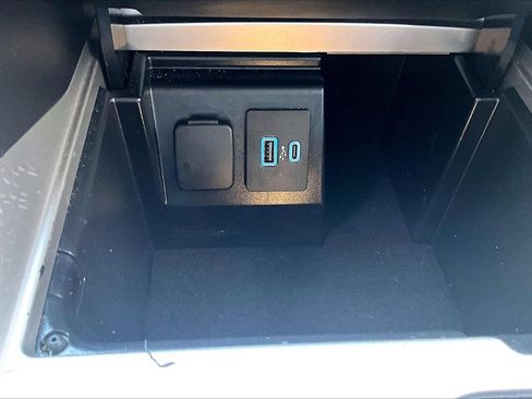 Used 2021 Ford Explorer XLT w/ Equipment Group 202A RWD image 26