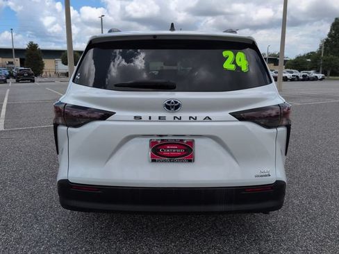 Certified 2024 Toyota Sienna XLE FWD image 5