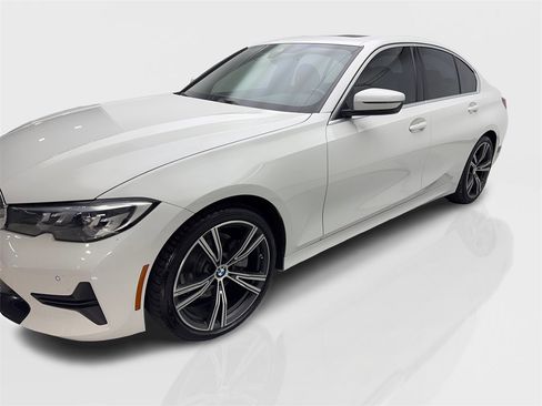 Used 2019 BMW 330i Sedan w/ Driving Assistance Package image 11