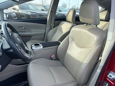 Used 2014 Toyota Prius V Five image 28