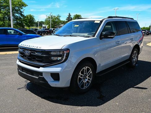 Used 2025 Ford Expedition Active AWD/4WD image 9