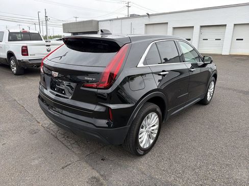 Used 2024 Cadillac XT4 Luxury w/ Cold Weather Package FWD image 5