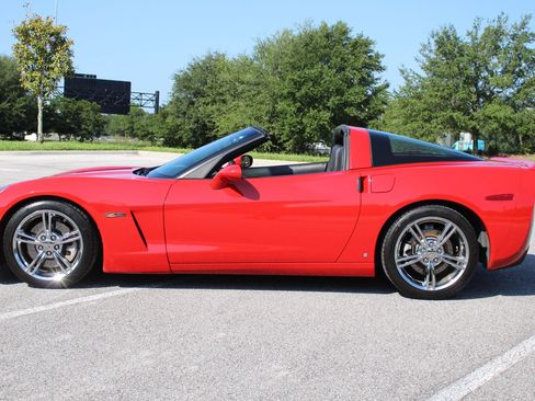 Used 2007 Chevrolet Corvette Coupe w/ Performance Package RWD image 11